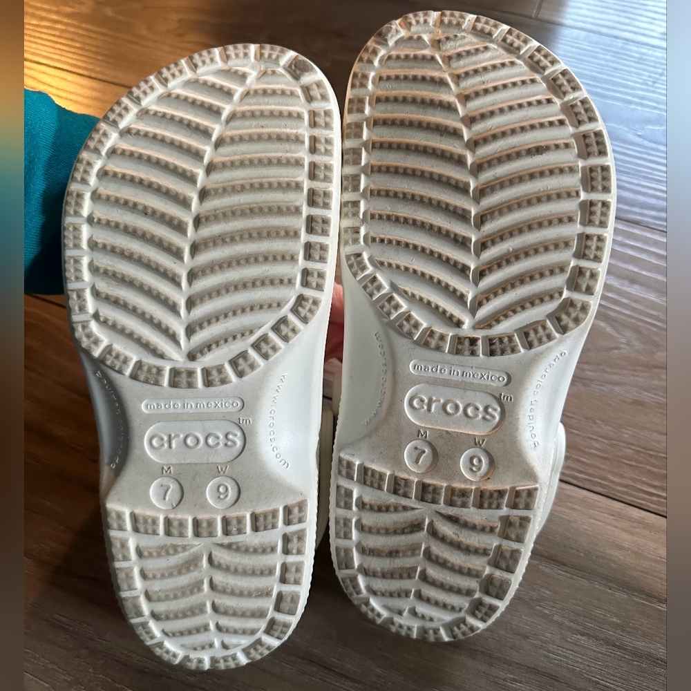 Crocs Women's White Sandals Women's Size 9 - Picture 2 of 4